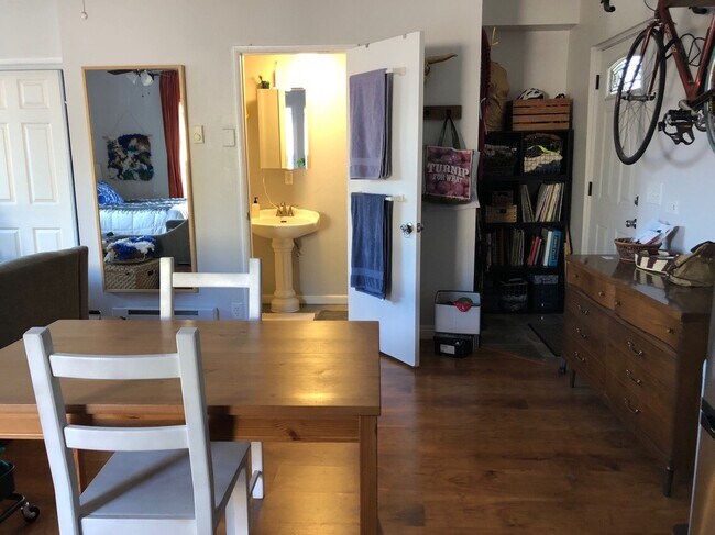 Foto del edificio - 3873 Canning Avenue