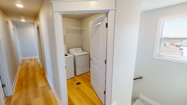 Foto del edificio - FIRST MONTH RENT FREE! Boone 3 Bedroom Townhome Available December 1st, 2025!