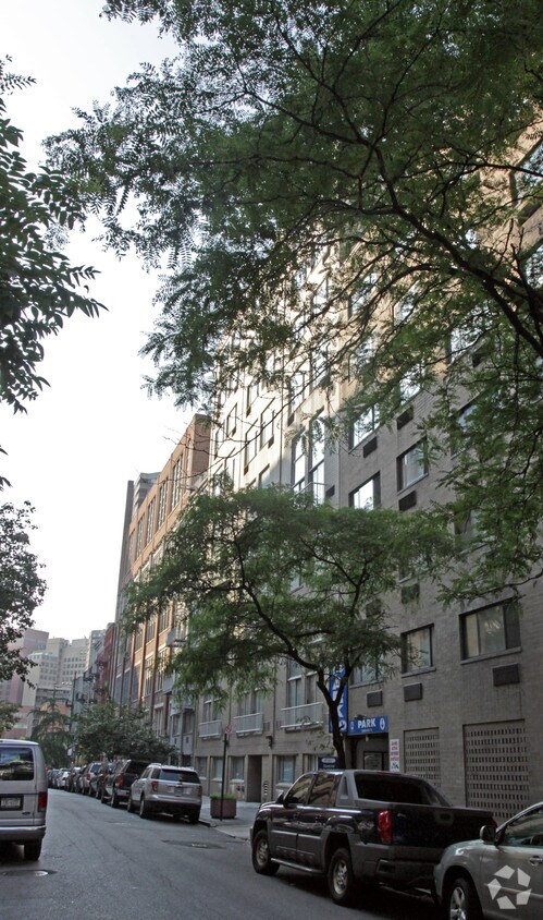 Foto del edificio - 220 E 24th St