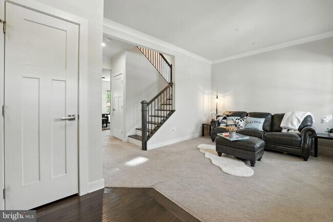 Foto del edificio - 2283 River Birch Rd