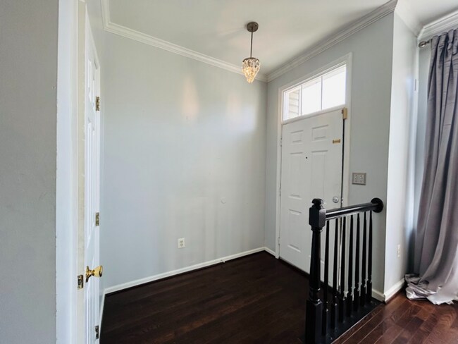 Building Photo - 6730 Sullivan Way