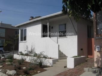 Primary Photo - 3418 Manhattan Ave