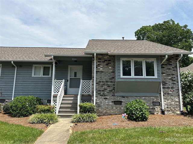 Primary Photo - 1001 Wellington Hills Cir