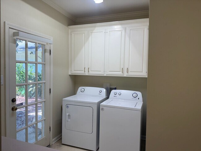 Building Photo - Home For Lease