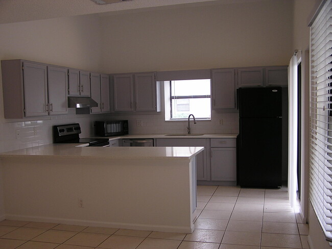 Foto del edificio - 1103 Summerwinds Ln