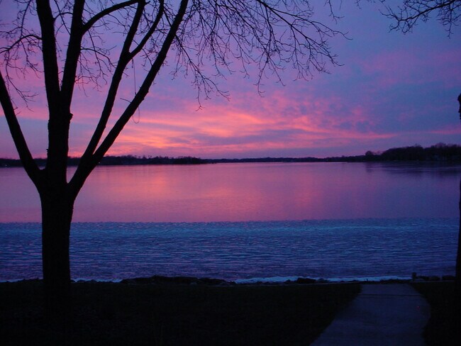 Foto del edificio - 22144 Jason Ave N