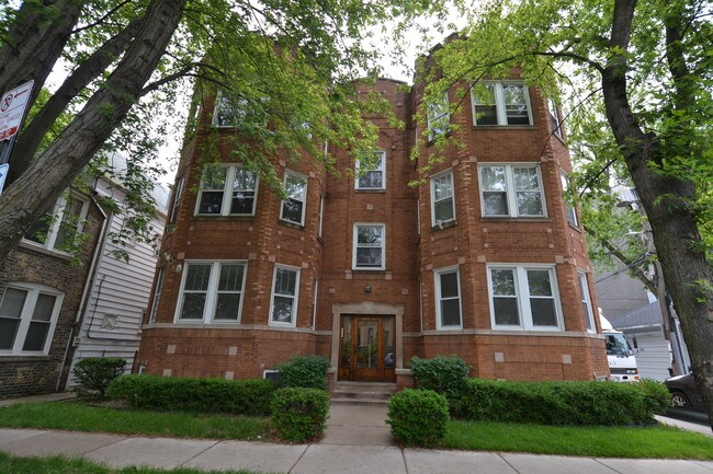 Building Photo - 4817 N Oakley Ave