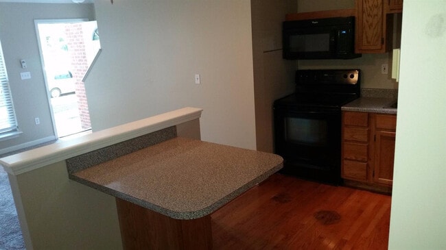 Building Photo - 415 Marquis Ave