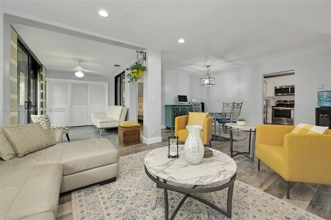 Foto del edificio - 2676 Carambola Cir N