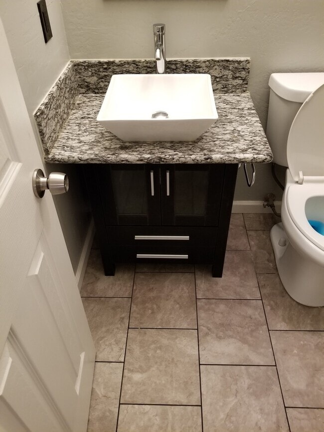 Building Photo - 918 W Cameron St