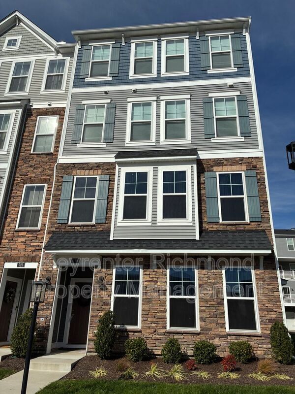 Foto principal - 719 McCormick Farm Dr