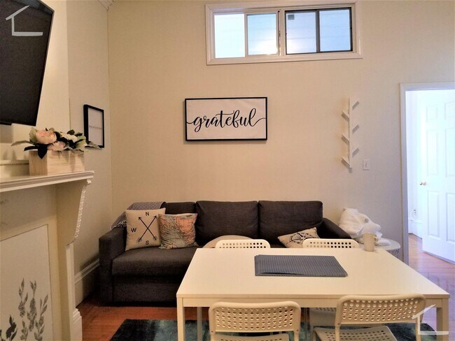 Foto del edificio - 42 Bay State Rd