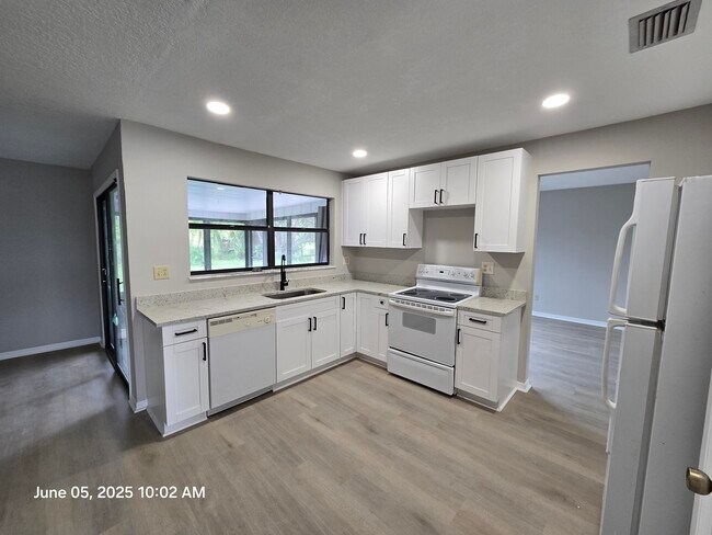 Foto del edificio - 427 SE Galleon Ln