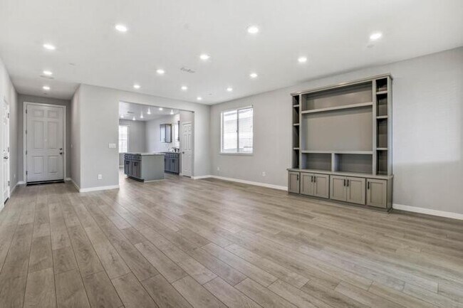 Foto del edificio - Beautiful Former Model Home For Rent! All the upgrades!