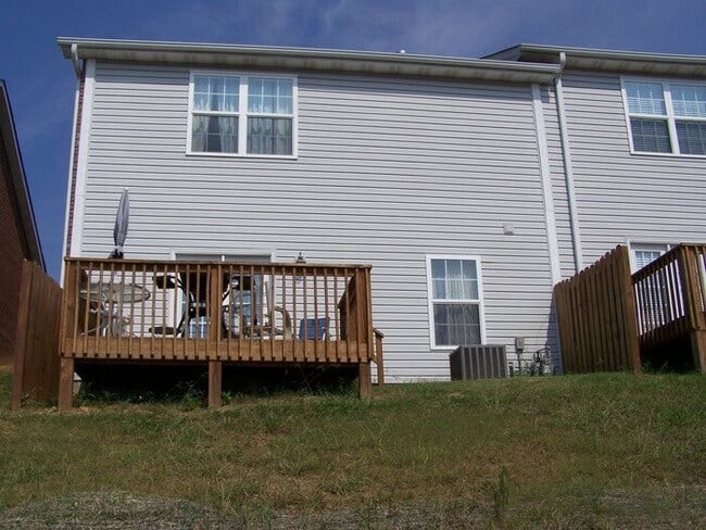 Photo - 3 bed, 2 bath, 2 car garage townhouse w/ bonus room in West Knoxville