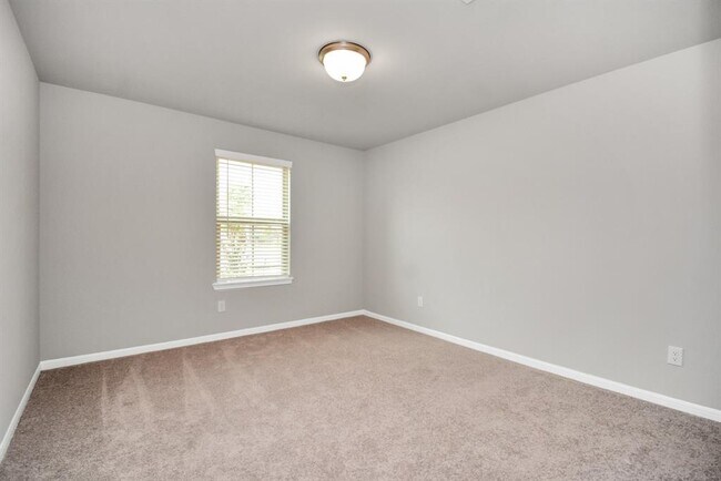 Building Photo - 132 Eliana Shores Dr