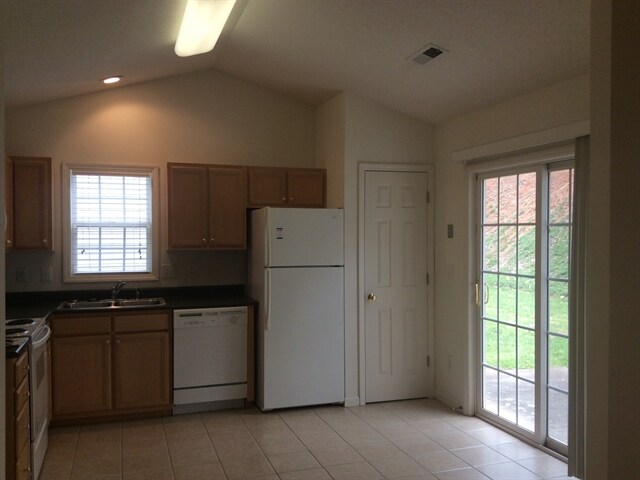 Building Photo - 5530 Regent Village Dr