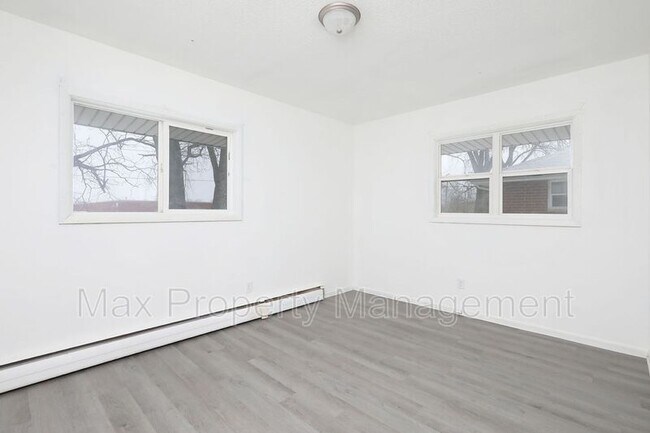 Foto del edificio - 3317 E 15th St