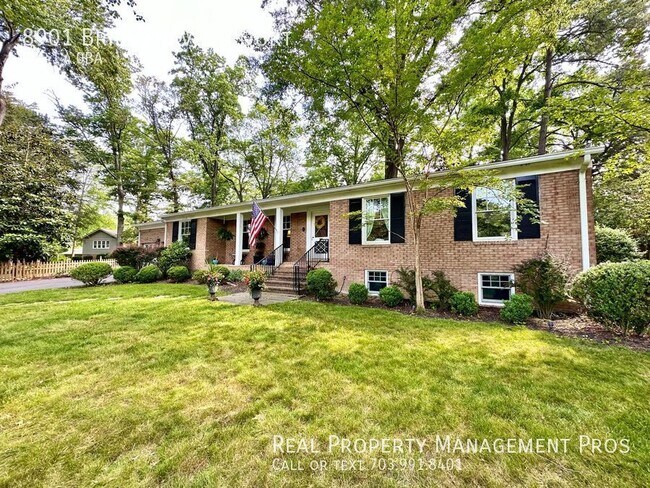 Building Photo - Massive 6 bed/4 FULL bath home in Stratfor...