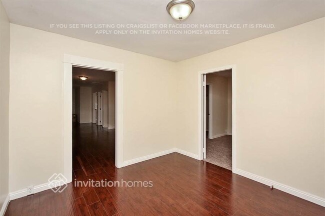 Building Photo - 1522 W 60th St