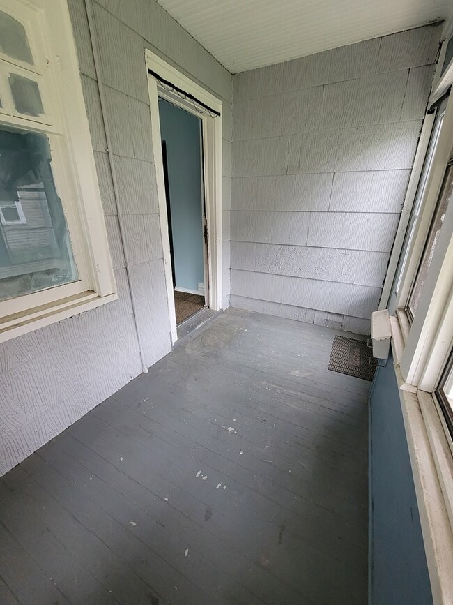 Building Photo - 426 Standish St
