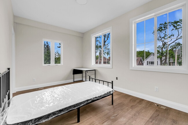 Building Photo - 487 Campbell Av