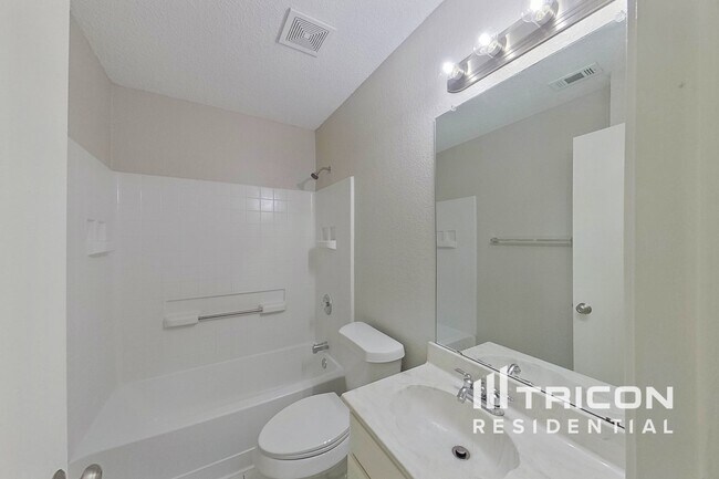 Foto del edificio - 403 Hollyberry Dr