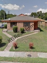 Building Photo - 6 E McKellar Ave