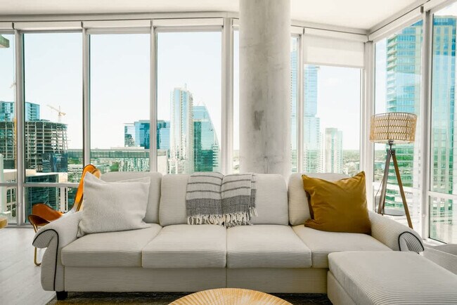 Foto del edificio - 615 W 7th St