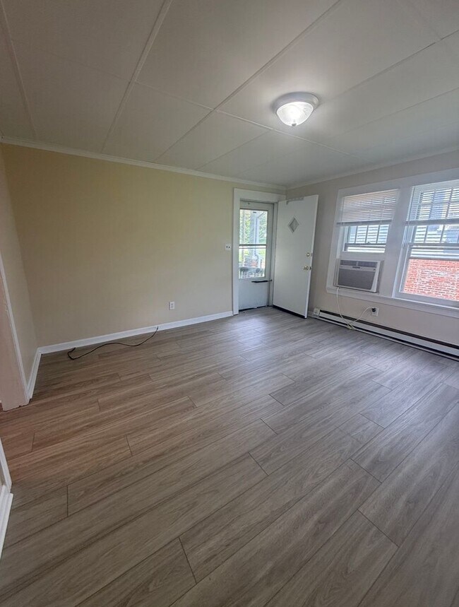 Foto del edificio - 1429 W. Fourth St. - 3 Unit