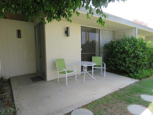 Foto del edificio - 45301 Deep Canyon Road, Palm Desert, CA 92...