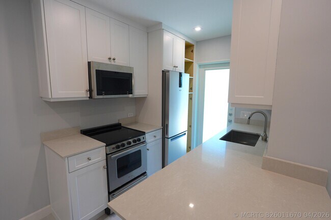 Foto del edificio - 631 NE 17th Way