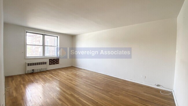 Foto del edificio - 3555 Oxford Avenue