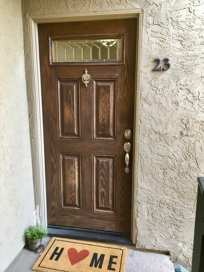 Building Photo - **AMAZING ALPINE CONDO**UPGRADED OPEN KITC...