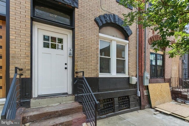 Building Photo - 1217 N 28th St