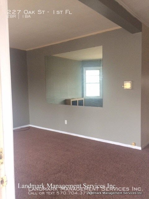 Building Photo - 227 Oak St