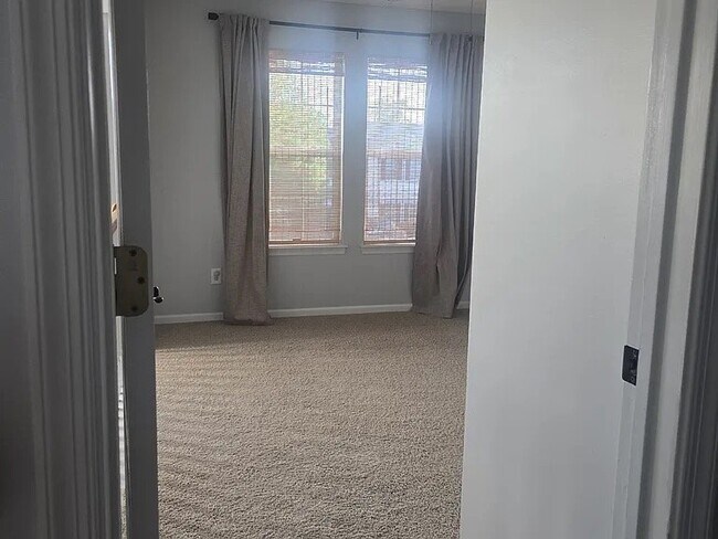 Foto del edificio - 158 Eagleton Cir