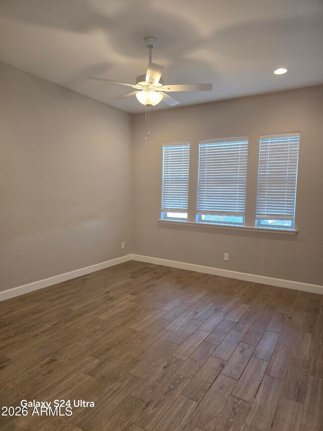 Building Photo - 5605 N 189th Dr
