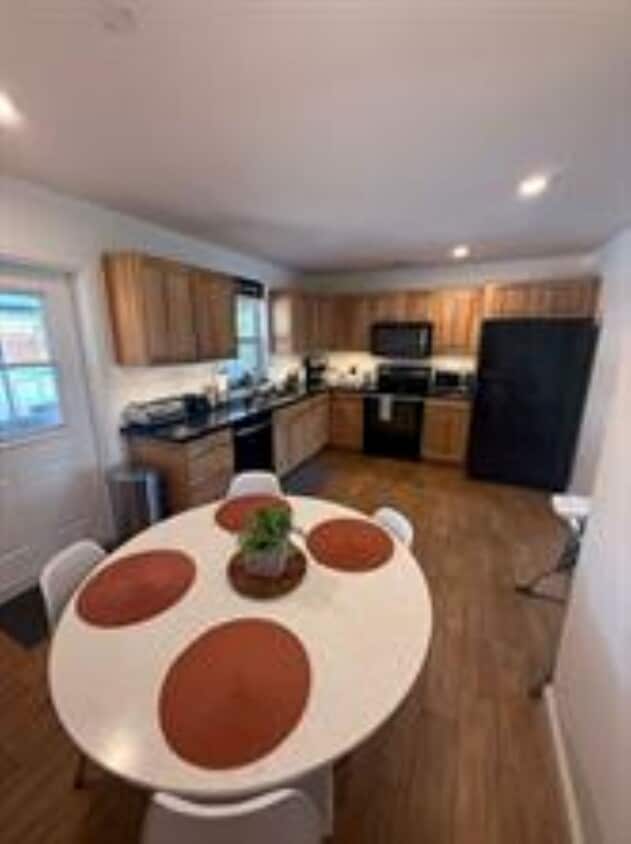 Foto principal - 541 NE 58th Ct