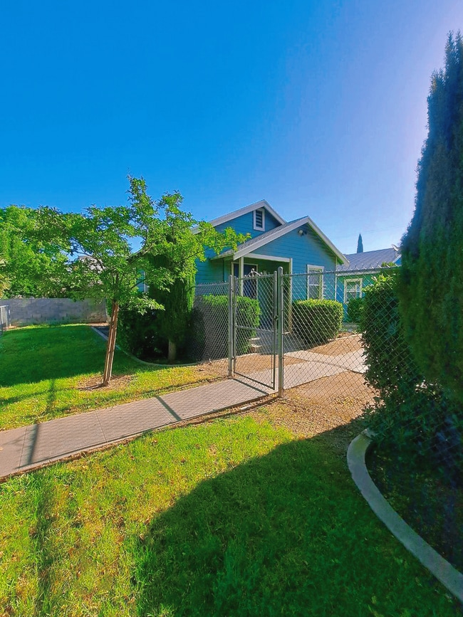 Building Photo - 436-442 N Effie St