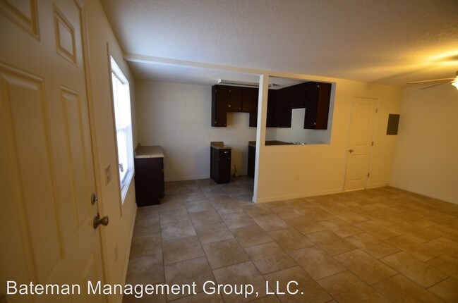 Building Photo - 810 Eresken Ave