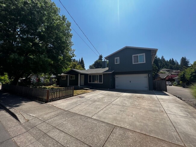 Building Photo - 4-Bedroom 3-Bathroom house with attached 1...