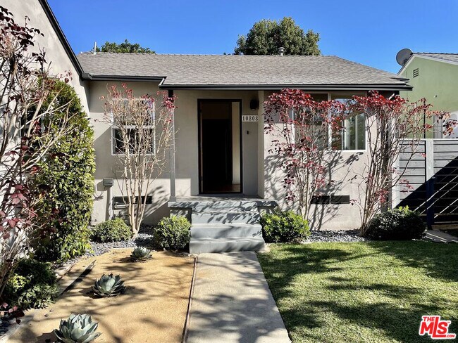 Building Photo - 10808 Overland Ave