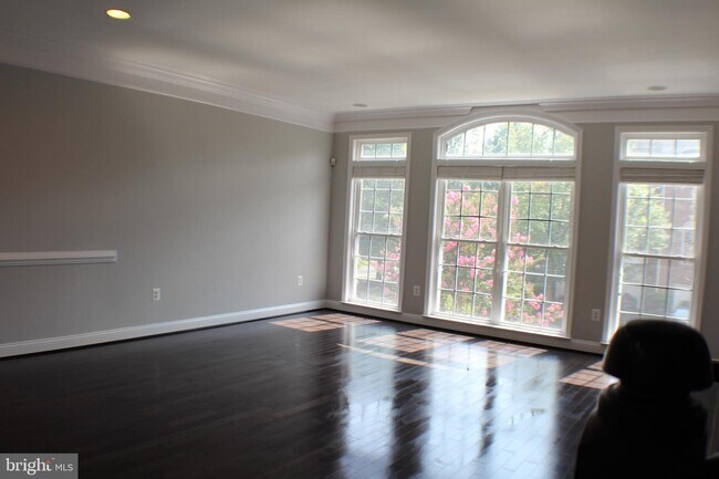 Foto del edificio - 4187 Lower Park Dr