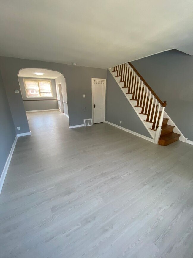 Building Photo - 3 Bedroom and 1 Bathroom House in Northeas...