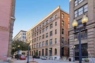 Building Photo - 308 W 8th St