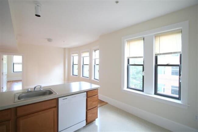 Photo - 881 Massachusetts Ave Apartments