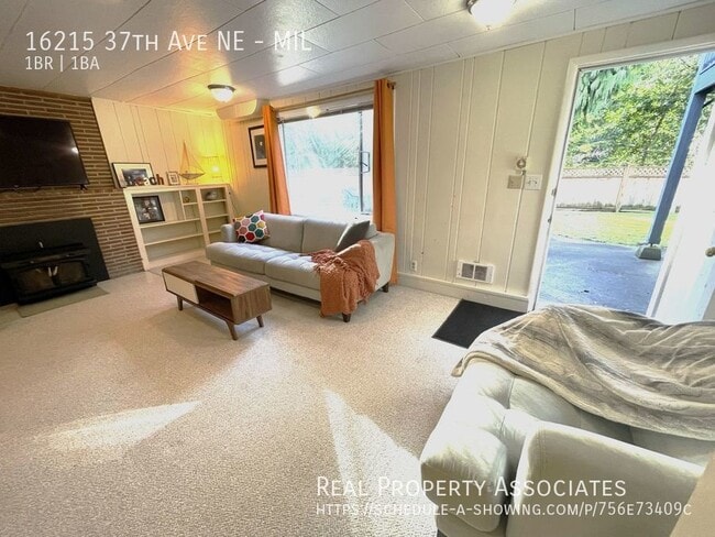 Building Photo - Application Pending - Charming MIL /Duplex...