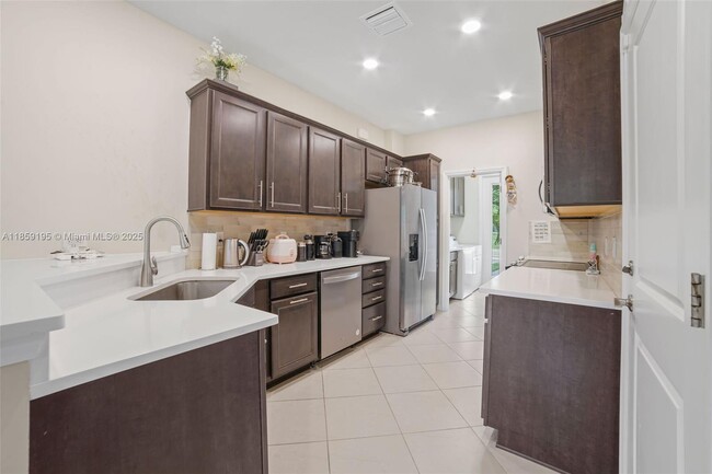 Building Photo - 4154 Greenway Dr
