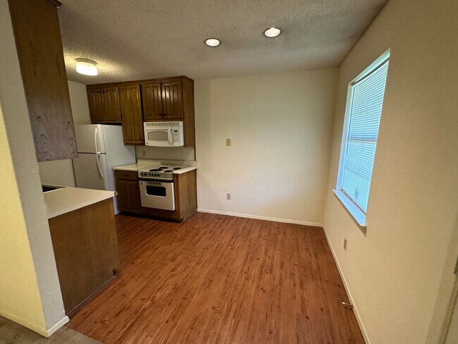 Foto del edificio - 1BR/1BA Condo Near Campus